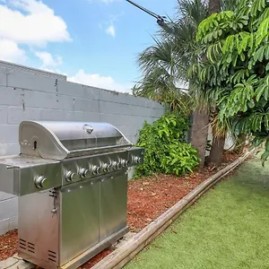  Apartment Great Location With Large Garden 2br Apt United States